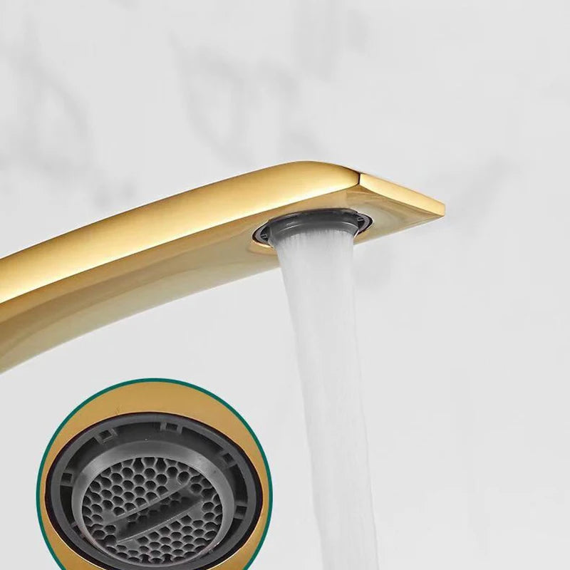 Torneira de Lavabo Misturador Monocomando Silhueta Curva Contemporânea - Savelli